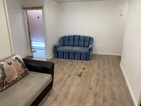 3-к квартира, 1/5 эт., 58м²