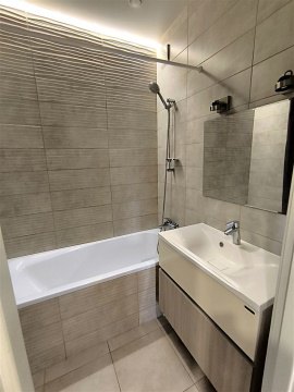 2-к квартира, 10/18 эт., 69м²